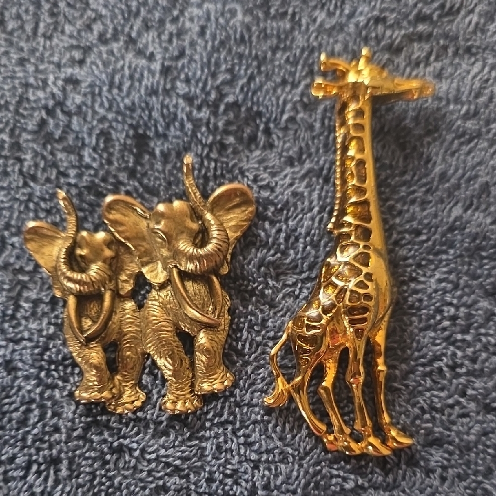 Gold Retro Elephant and Giraffe Animal Pin Brooch Set - Gold Tone